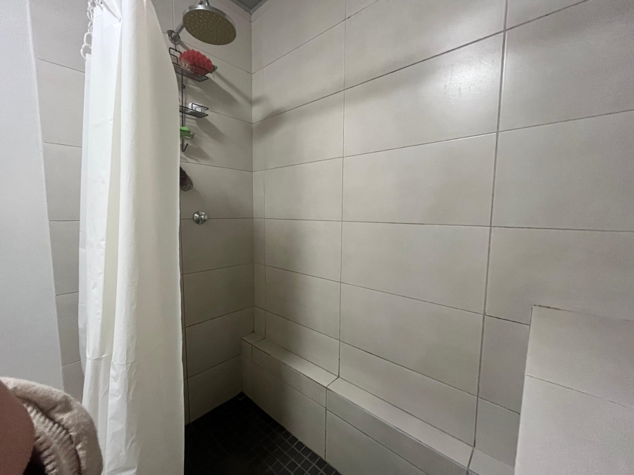 To Let 1 Bedroom Property for Rent in Pinelands Western Cape